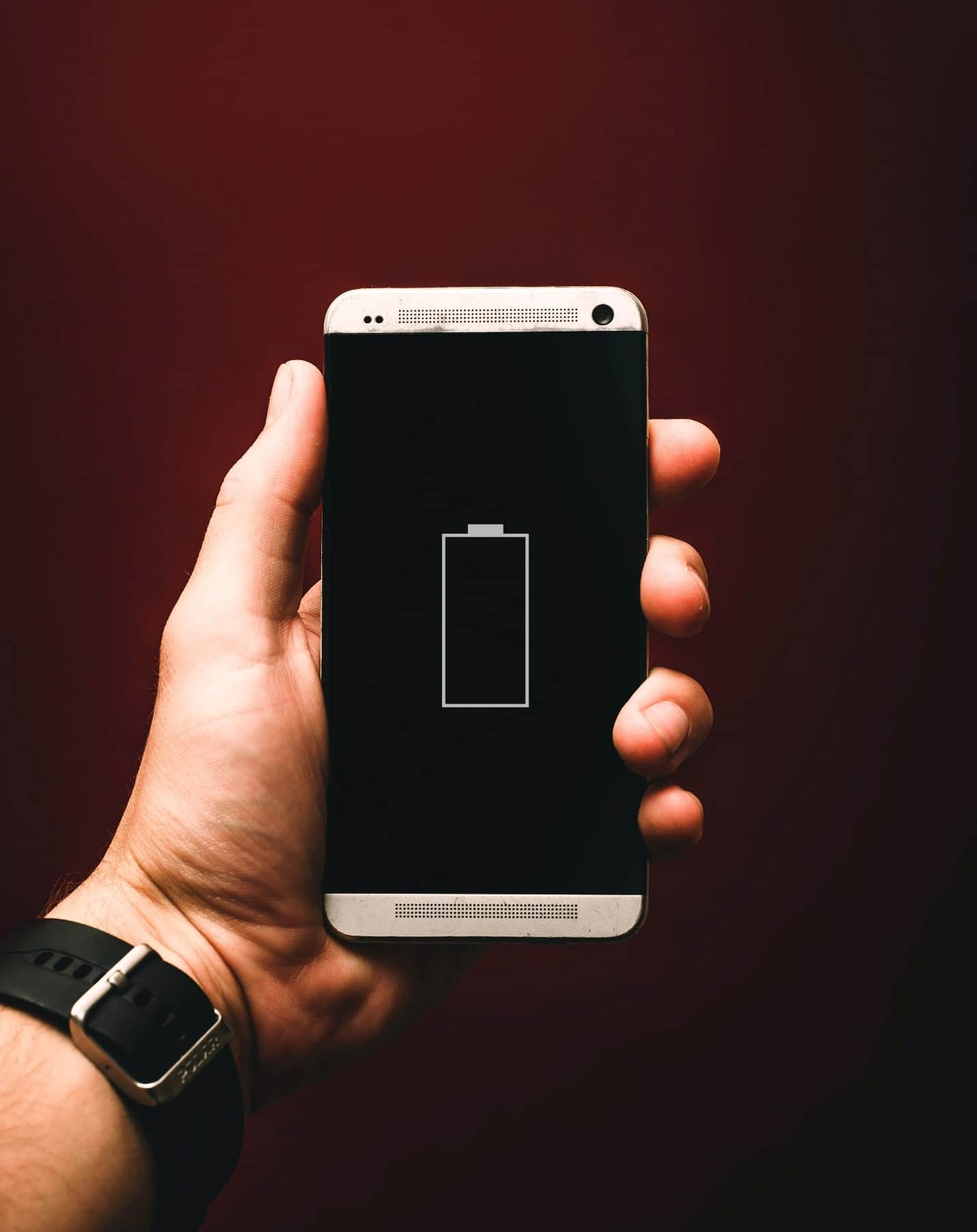 https://www.kaspersky.fi/content/fi-fi/images/repository/isc/2020/9910/prolong-your-smartphone-battery-lifespan-1.jpg